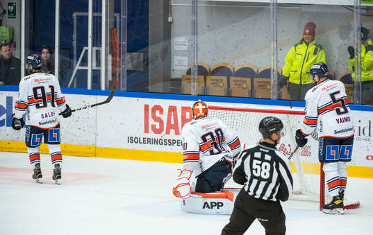 Växjös målvakt Viktor Fasth, Andrew Calof och Juuso