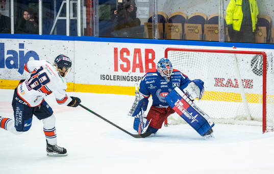 Växjös Marcus Sylvegård gör mål på straff i på