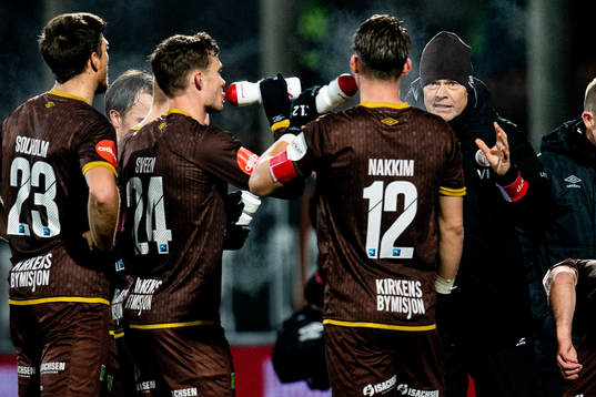 Vegard Hansen, head coach of Mjøndalen, talks to the