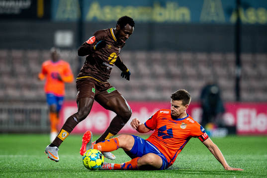 Shuaibu Lalle Ibrahim of Mjøndalen and Jonas Grønner of