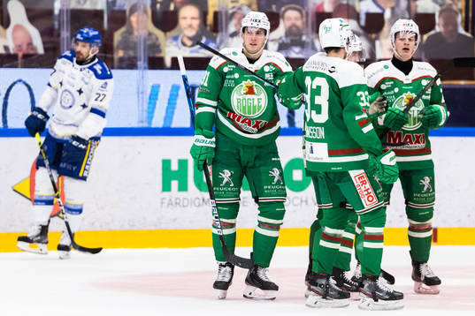 Rögles Adam Tambellini jublar med lagkamrater