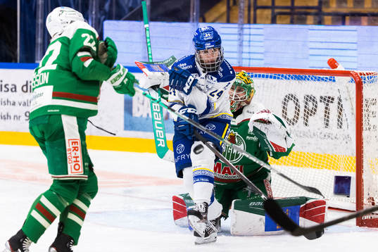 Leksands Isak Rosén mot Rögles målvakt Christoffer Rifalk