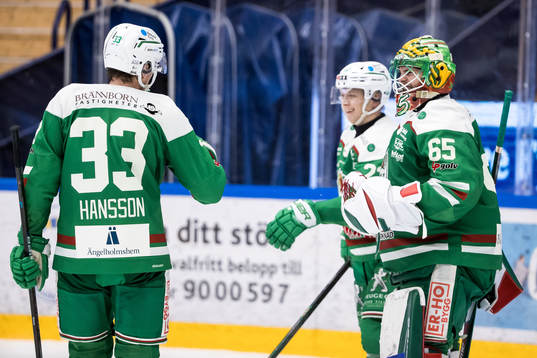 Rögles Niklas Hansson och Rögles målvakt Christoffer
