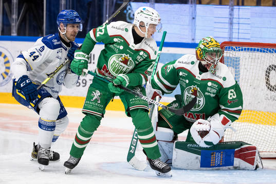 Leksands Carter Ashton och Rögles Samuel Jonsson framför
