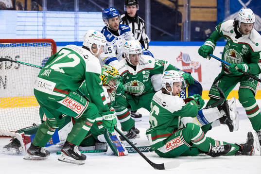 Rögles målvakt Christoffer Rifalk och Rögles Daniel Zaar