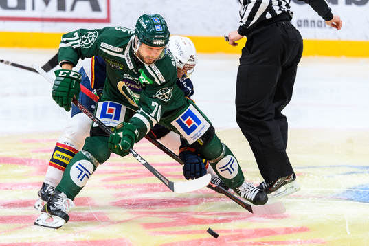 Färjestads Jacob Nilsson och Djurgårdens Niclas Bergfors