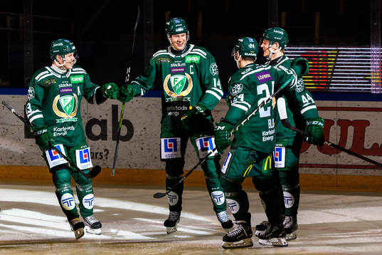 Färjestads Daniel Viksten och Victor Ejdsell jublar med