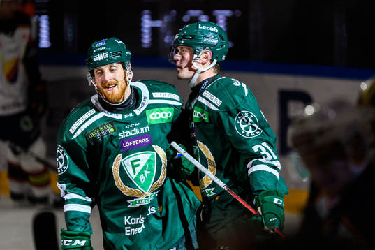 Färjestads Pontus Widerström och Carl Jakobsson jublar