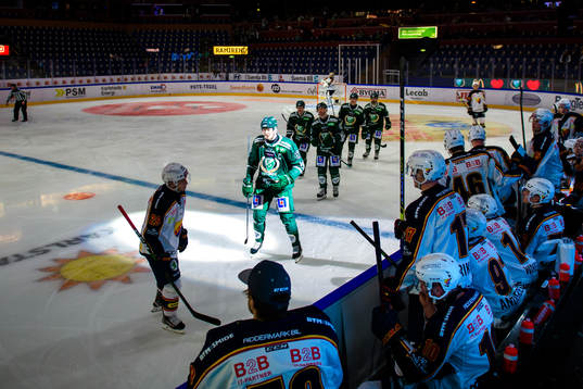 Färjestads Victor Ejdsell jublar