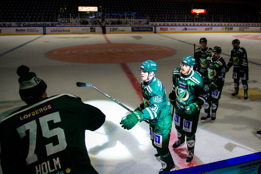 Färjestads Carl Jakobsson jublar