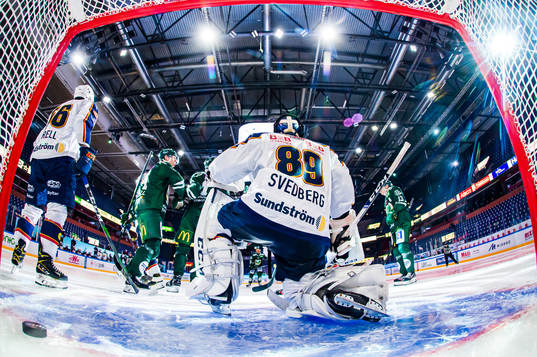 Djurgårdens målvakt Niklas Svedberg deppar