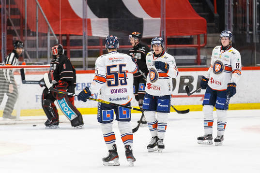 Växjös Jack Drury jublar med lagkamrater