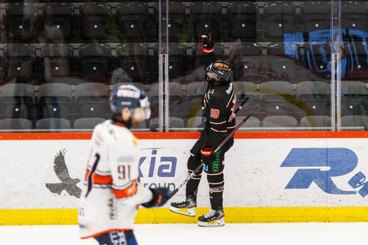 Örebros Daniel Muzito Bagenda jublar