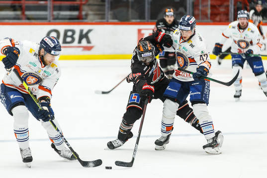 Växjös Ilari Melart och Teemu Eronen mot Örebros Daniel