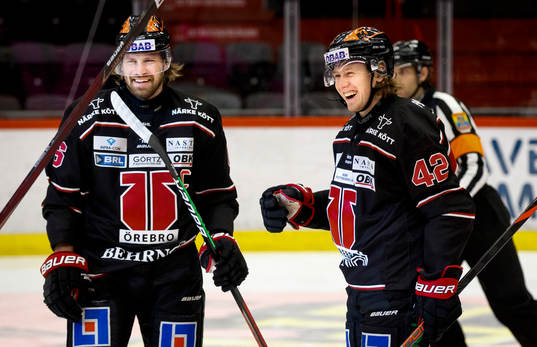 Örebros Stefan Warg  och Robin Salo jublar