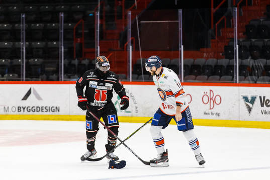 Örebros Daniel Muzito Bagenda och Växjös Ilari Melart