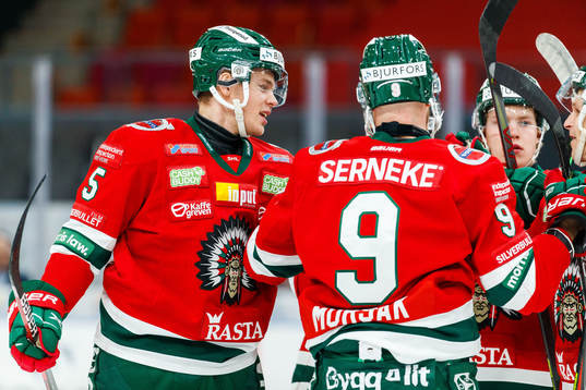Frölundas Filip Johansson jublar med lagkamrater