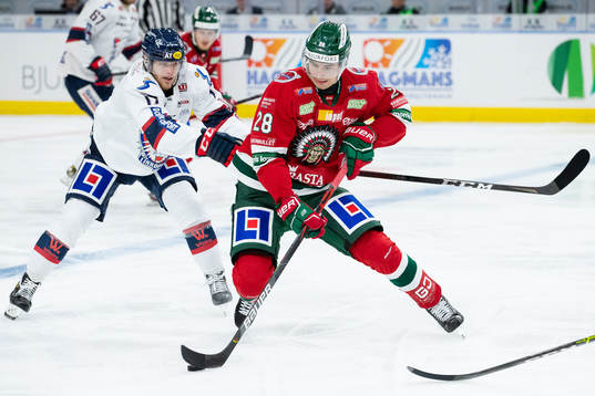 Frölundas Johan Sundström och Linköpings Niko Ojamäki