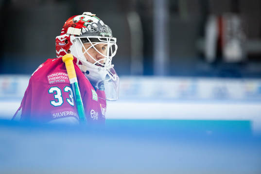 Frölundas målvakt Johan Mattsson innan ishockeymatchen i