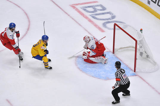 Emil Heineman scores