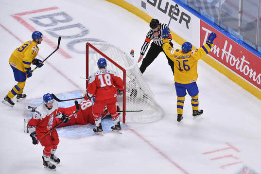Theodor Niederbach celebrates the 4-1 goal