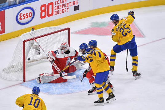 Elmer Söderblom scores the 5-1 goal