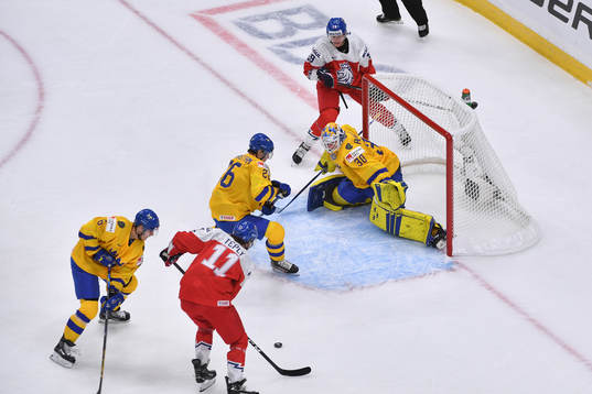 Hugo Alnefelt makes a save