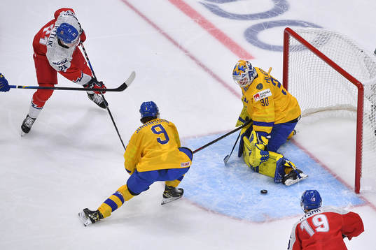 Hugo Alnefelt makes a save