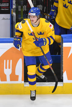 Oskar Olausson of Sweden steps