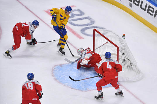 Albin Sundsvik scores a power play goal