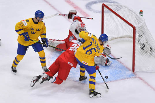 Theodor Niederbach scores the 4-1 goal