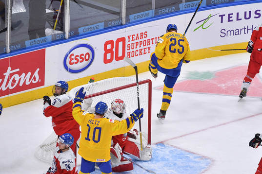 Elmer Söderblom celebrates the 5-1 goal