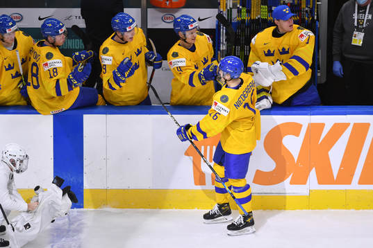 Theodor Niederbach celebrates the 4-1