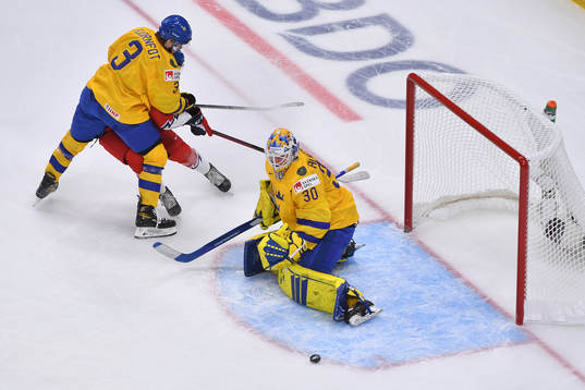 Hugo Alnefelt makes a save