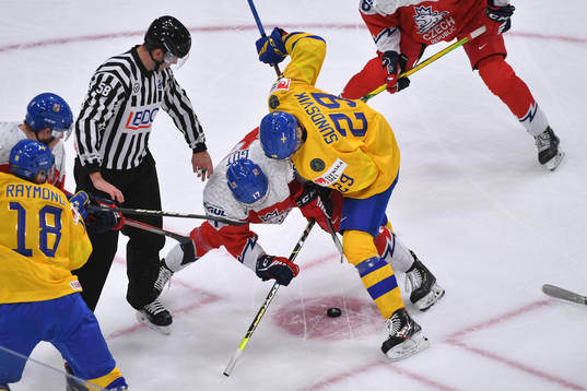 Albin Sundsvik takes a face-off