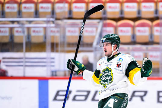 Björklövens Alexander Deilert jublar