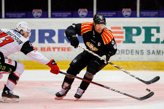 Malmö Redhawks Adam Ollas Mattsson och Brynäs Anton Rödin