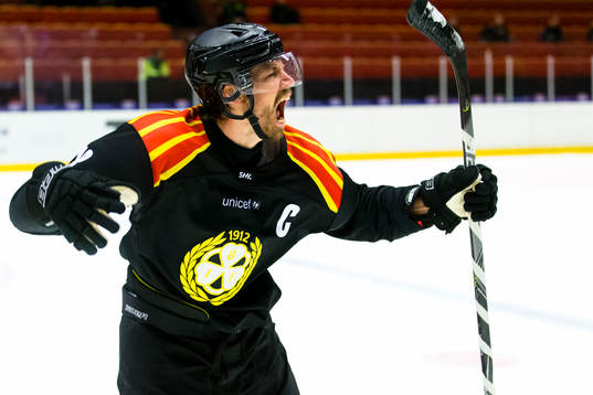 Brynäs Anton Rödin jublar