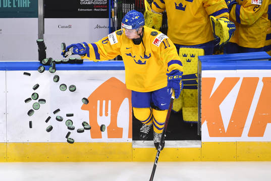 Alexander Holtz of Sweden steps
