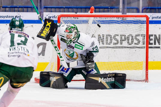 Växjös Martin Lundberg (ej i bild) gör mål 2-1 bakom