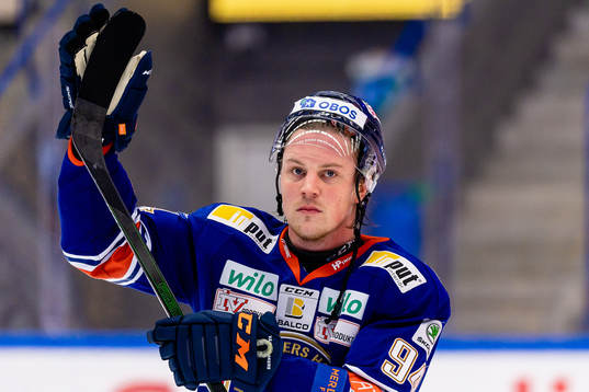 Växjös Joel Persson jublar