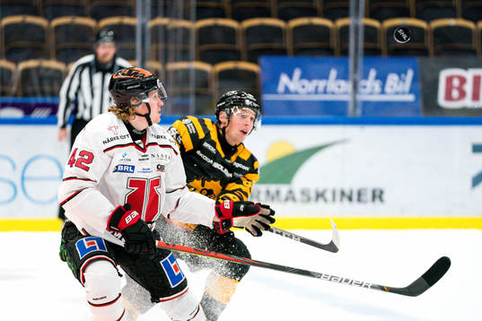 Örebros Kalle Jellvert och Skellefteås Tyler Morley
