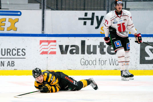 Skellefteås Jesper Frödén grinar illa