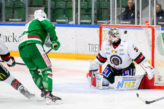 Rögles Adam Tambellini gör 1-0 bakom Frölundas