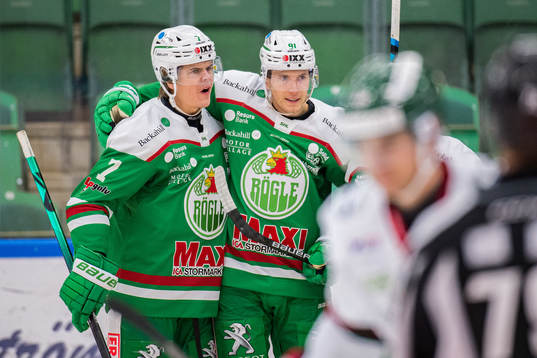 Rögles Erlend Lesund jublar med Adam Tambellini