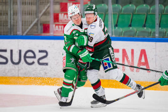 Rögles Erlend Lesund och Frölundas Simon Hjalmarsson