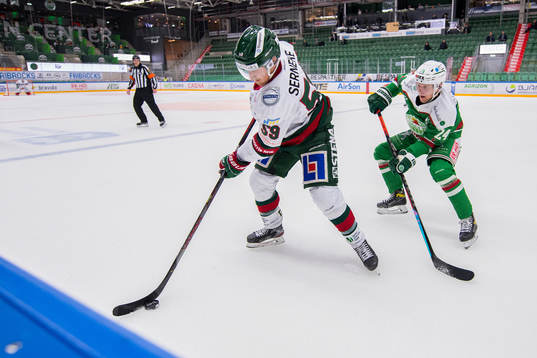 Frölundas Simon Hjalmarsson och Rögles Kevin Wennström
