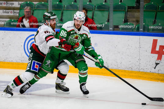 Frölundas Jens Olsson  och Rögles Eric Gelinas