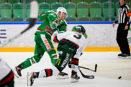 Rögles Adam Tambellini och Frölundas Simon Edvinsson