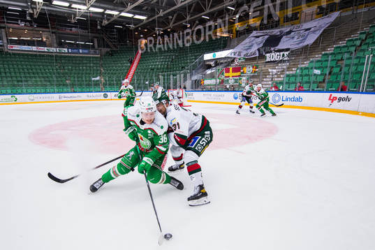 Rögles Erik Andersson och Frölundas Nicklas Lasu